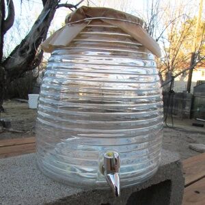 glass beehive-shaped beverage dispenser- No lid